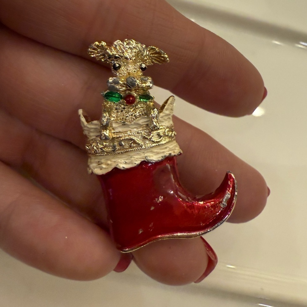 Gerry’s marked vintage christmas brooch